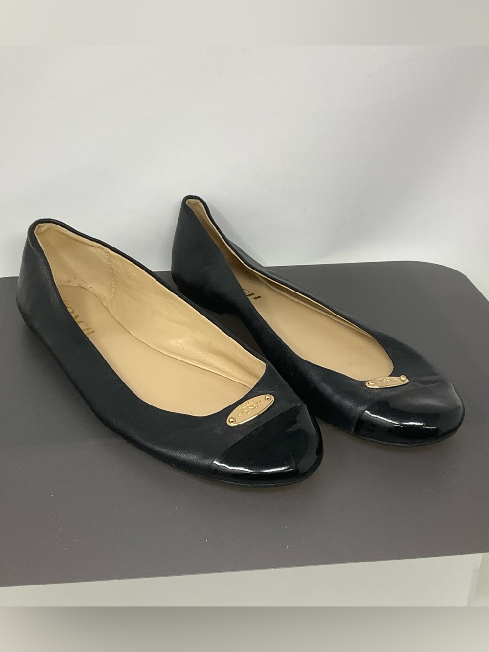 Coach Ashley women size US 8B black leather cap ballet flats shoes
